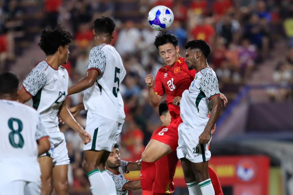 HLV Kim Sang-sik dùng người thông minh, U.23 Việt Nam đánh bại Bangladesh: Trọn vẹn ngày ra quân HLV Kim Sang-sik dùng người thông minh, U.23 Việt Nam đánh bại Bangladesh: Trọn vẹn ngày ra quân