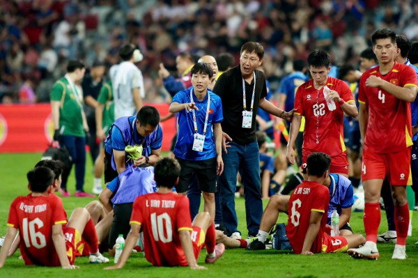 HLV Kim Sang-sik nhấn mạnh điều đặc biệt, ví von cực thú vị về một loại kỹ năng: 'Bắn là phải chuẩn'