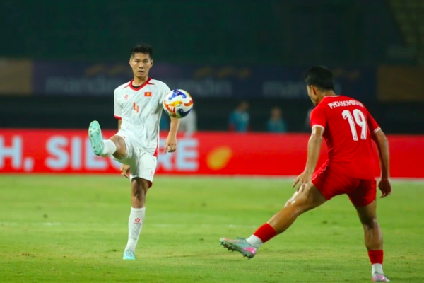 HLV Kim Sang-sik sẽ ‘biến hình’ đội tuyển Việt Nam: Vừa khéo vừa khỏe và phải biết thắng! HLV Kim Sang-sik sẽ ‘biến hình’ đội tuyển Việt Nam: Vừa khéo vừa khỏe và phải biết thắng!