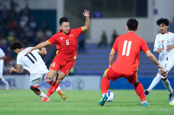 HLV Kim Sang-sik tìm 'quân bài tẩy' cho U.23 Việt Nam ở SEA Games 33 HLV Kim Sang-sik tìm 'quân bài tẩy' cho U.23 Việt Nam ở SEA Games 33