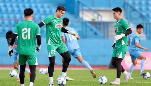 HLV Kim Sang-sik ‘vá’ lại hàng thủ đội tuyển Việt Nam, vé online trận gặp Nepal hết sạch