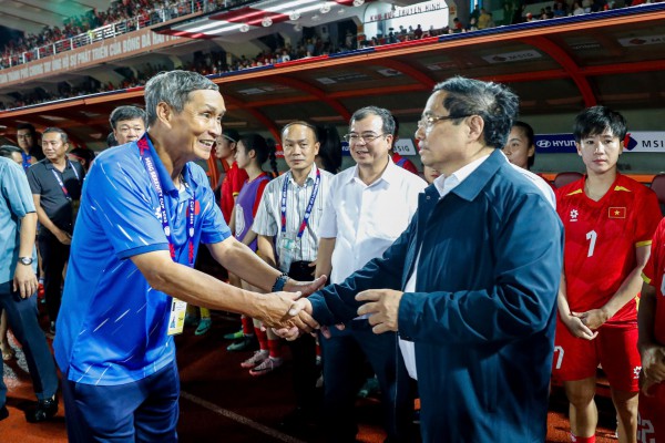 HLV Mai Đức Chung cảm ơn Thủ tướng, Bích Thùy bật khóc, HLV Úc 'sợ bị gỡ hòa'