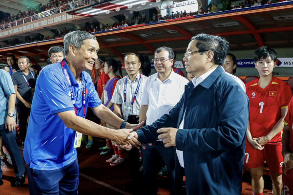 HLV Mai Đức Chung xúc động trước tình cảm của Thủ tướng: Đội tuyển nữ Việt Nam quyết thắng Thái Lan HLV Mai Đức Chung xúc động trước tình cảm của Thủ tướng: Đội tuyển nữ Việt Nam quyết thắng Thái Lan