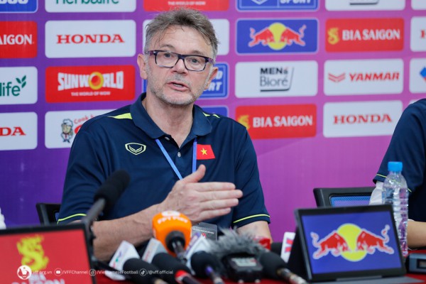 HLV Philippe Troussier: “Tôi hài lòng vì đội vừa thắng, vừa đạt mục tiêu về cách thắng”