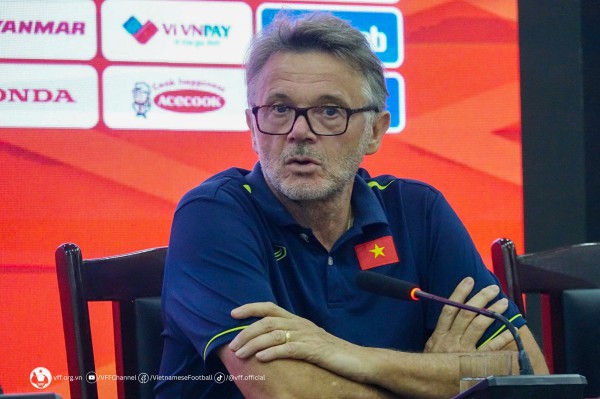 HLV Philippe Troussier: “Tôi lựa chọn cầu thủ dựa trên phong độ và thể trạng hiện tại”