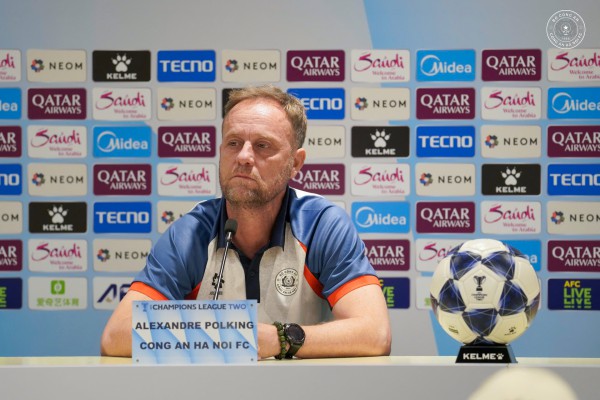 HLV Polking chia sẻ gan ruột về Nguyễn Filip: 'Cậu ấy vẫn là số 1 đấy, tuy nhiên...' HLV Polking chia sẻ gan ruột về Nguyễn Filip: 'Cậu ấy vẫn là số 1 đấy, tuy nhiên...'