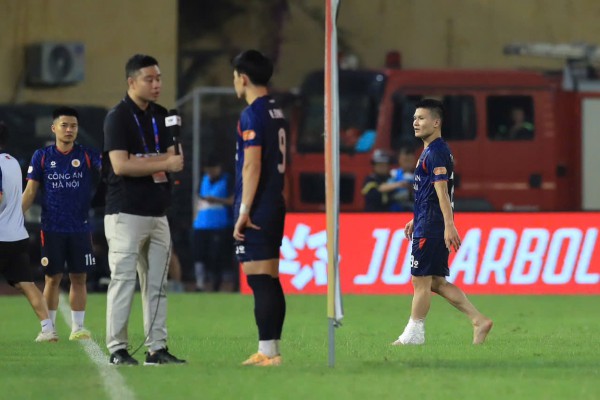 HLV Polking vẫn cẩn trọng tuyệt đối, Quang Hải bị lật cổ chân nhưng thật may là…