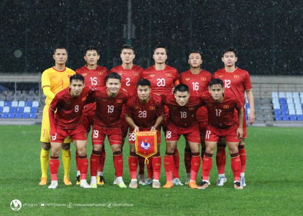 HLV Troussier thử nghiệm trong thất bại 0-2 của ĐT Việt Nam trước Uzbekistan