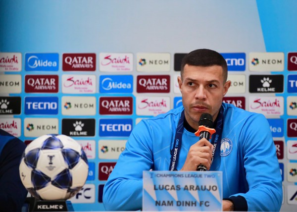 HLV Trung Kiên bất ngờ không họp báo, trung vệ Brazil cực lạc quan: Nam Định sẽ thắng Osaka…