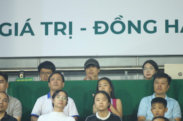 HLV Việt Thắng tiết lộ tình trạng Công Phượng, dành lời khen đặc biệt cho Minh Vương HLV Việt Thắng tiết lộ tình trạng Công Phượng, dành lời khen đặc biệt cho Minh Vương