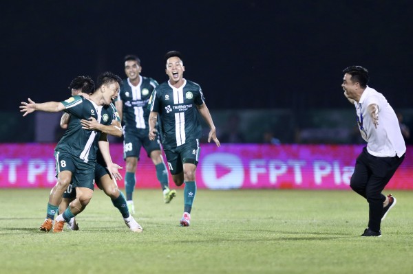 HLV Việt Thắng tiết lộ tình trạng Công Phượng, dành lời khen đặc biệt cho Minh Vương HLV Việt Thắng tiết lộ tình trạng Công Phượng, dành lời khen đặc biệt cho Minh Vương