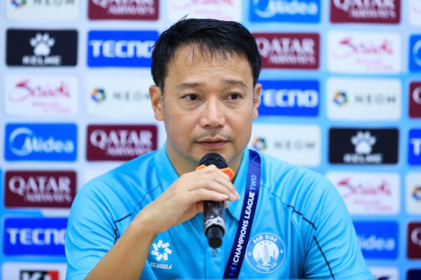 HLV Vũ Hồng Việt nói điều rất bất ngờ, vẫn 'chê' Nam Định ở một điểm... HLV Vũ Hồng Việt nói điều rất bất ngờ, vẫn 'chê' Nam Định ở một điểm...