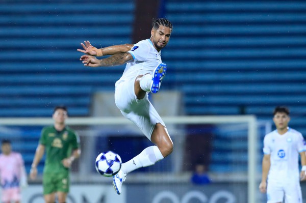 HLV Vũ Hồng Việt nói điều rất bất ngờ, vẫn 'chê' Nam Định ở một điểm... HLV Vũ Hồng Việt nói điều rất bất ngờ, vẫn 'chê' Nam Định ở một điểm...