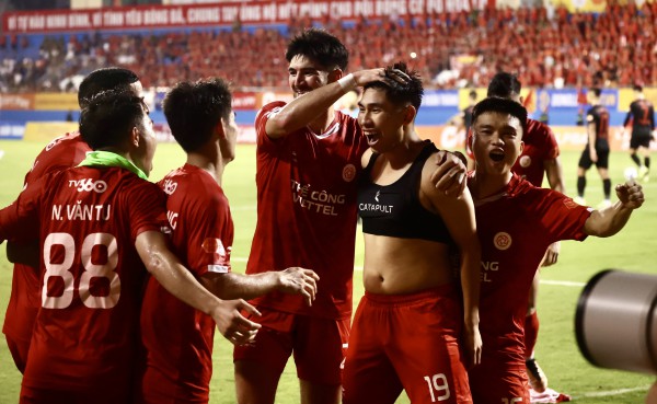 Hai thẻ đỏ, hai bàn thắng: Trận quá căng, Thể Công Viettel quật khởi tuyệt vời bắt Ninh Bình chia điểm Hai thẻ đỏ, hai bàn thắng: Trận quá căng, Thể Công Viettel quật khởi tuyệt vời bắt Ninh Bình chia điểm