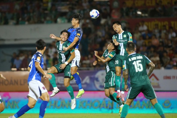 Hai tiền đạo CLB Becamex TP.HCM về Nigeria, chưa quay lại Việt Nam Hai tiền đạo CLB Becamex TP.HCM về Nigeria, chưa quay lại Việt Nam