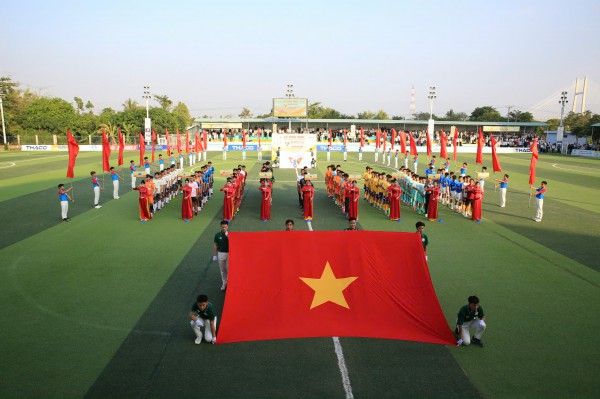 Hàng ngàn người ‘tiếp lửa’ lễ khai mạc vòng loại Tây Nam bộ TNSV THACO cup 2026 Hàng ngàn người ‘tiếp lửa’ lễ khai mạc vòng loại Tây Nam bộ TNSV THACO cup 2026