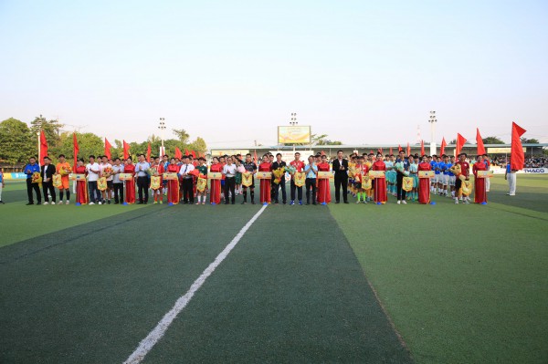 Hàng ngàn người ‘tiếp lửa’ lễ khai mạc vòng loại Tây Nam bộ TNSV THACO cup 2026 Hàng ngàn người ‘tiếp lửa’ lễ khai mạc vòng loại Tây Nam bộ TNSV THACO cup 2026