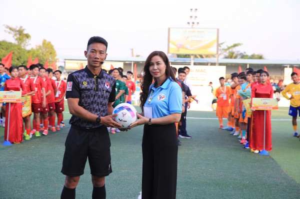 Hàng ngàn người ‘tiếp lửa’ lễ khai mạc vòng loại Tây Nam bộ TNSV THACO cup 2026 Hàng ngàn người ‘tiếp lửa’ lễ khai mạc vòng loại Tây Nam bộ TNSV THACO cup 2026