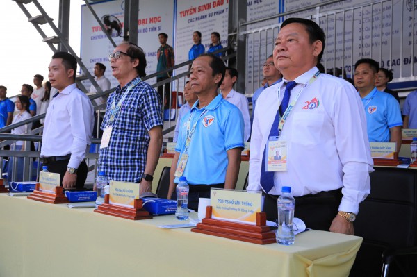 Hàng ngàn người ‘tiếp lửa’ lễ khai mạc vòng loại Tây Nam bộ TNSV THACO cup 2026 Hàng ngàn người ‘tiếp lửa’ lễ khai mạc vòng loại Tây Nam bộ TNSV THACO cup 2026