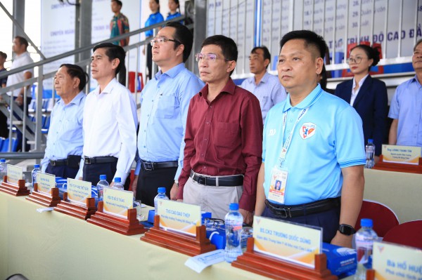 Hàng ngàn người ‘tiếp lửa’ lễ khai mạc vòng loại Tây Nam bộ TNSV THACO cup 2026 Hàng ngàn người ‘tiếp lửa’ lễ khai mạc vòng loại Tây Nam bộ TNSV THACO cup 2026