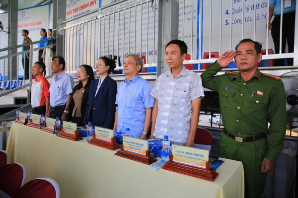 Hàng ngàn người ‘tiếp lửa’ lễ khai mạc vòng loại Tây Nam bộ TNSV THACO cup 2026 Hàng ngàn người ‘tiếp lửa’ lễ khai mạc vòng loại Tây Nam bộ TNSV THACO cup 2026