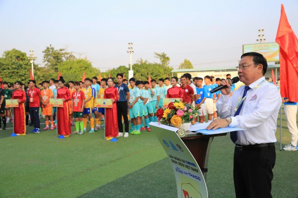 Hàng ngàn người ‘tiếp lửa’ lễ khai mạc vòng loại Tây Nam bộ TNSV THACO cup 2026 Hàng ngàn người ‘tiếp lửa’ lễ khai mạc vòng loại Tây Nam bộ TNSV THACO cup 2026
