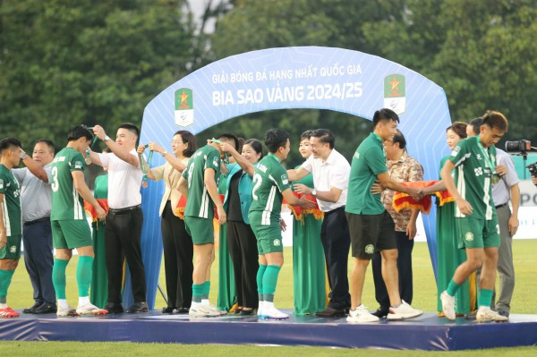 Hành động tuyệt vời của Công Phượng, những lời phát biểu từ trái tim trước cơ hội lịch sử Hành động tuyệt vời của Công Phượng, những lời phát biểu từ trái tim trước cơ hội lịch sử