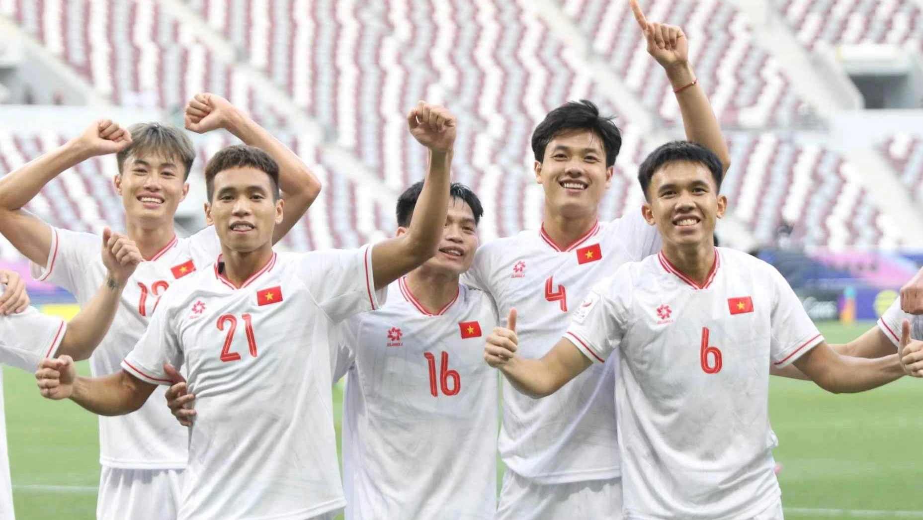 Hành trình của HLV Kim Sang-sik và bóng đá Việt Nam: Cùng nhau vượt sóng gió