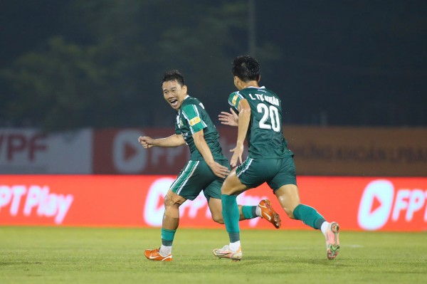 Hết cảnh 'dành cả thanh xuân để trụ hạng', Minh Vương tự tin lên V-League cùng Công Phượng Hết cảnh 'dành cả thanh xuân để trụ hạng', Minh Vương tự tin lên V-League cùng Công Phượng