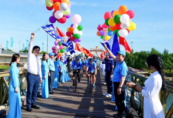 Hoa hậu Thanh Hà mang thông điệp hòa bình - môi trường đến 'đất lửa' Quảng Trị
