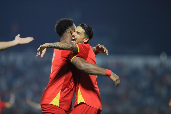 Hoàng Hên nói cực tiếng Việt cực mượt sau trận thắng Malaysia: ‘Không cần nói cũng biết Son chạy ở đâu’