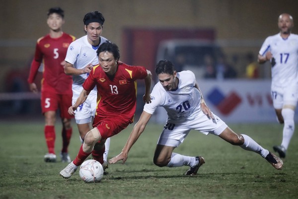 Hồi hộp chờ HLV Kim Sang-sik ra mắt với đội tuyển Việt Nam