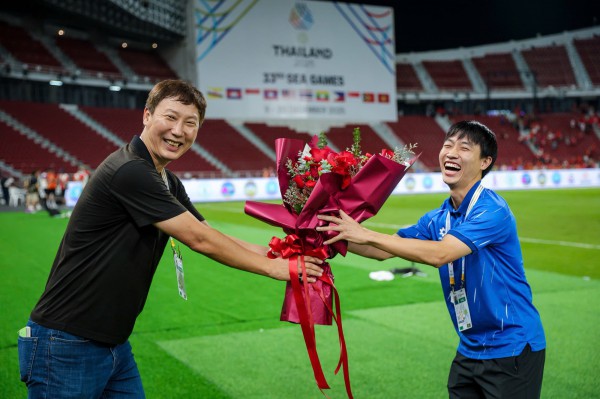 Hợp đồng giữa VFF và HLV Kim Sang-sik có thời hạn đến thời điểm nào? Hợp đồng giữa VFF và HLV Kim Sang-sik có thời hạn đến thời điểm nào?