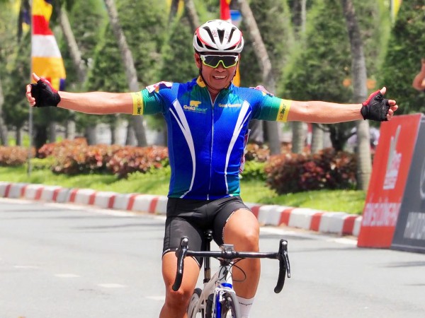 Huyền thoại xe đạp Mai Công Hiếu: Lan tỏa thông điệp hòa bình từ những vòng quay