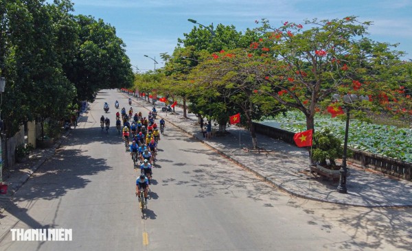 Huyền thoại xe đạp Mai Công Hiếu: Lan tỏa thông điệp hòa bình từ những vòng quay