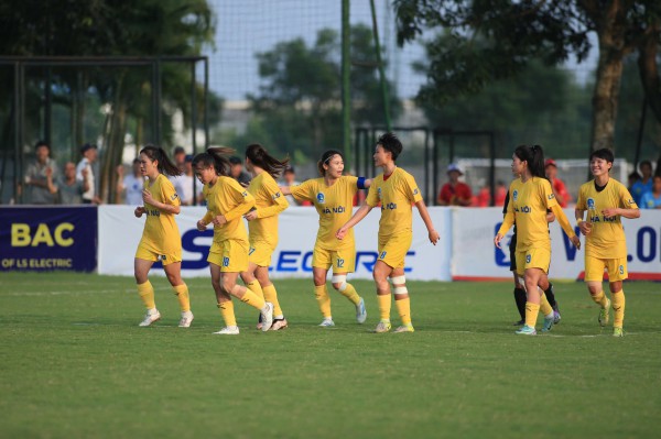 Huỳnh Như tỏa sáng rực rỡ, đội TP.HCM I á quân lượt đi: Hà Nội vô địch Huỳnh Như tỏa sáng rực rỡ, đội TP.HCM I á quân lượt đi: Hà Nội vô địch