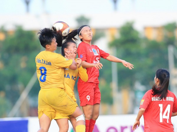 Huỳnh Như tỏa sáng rực rỡ, đội TP.HCM I á quân lượt đi: Hà Nội vô địch Huỳnh Như tỏa sáng rực rỡ, đội TP.HCM I á quân lượt đi: Hà Nội vô địch