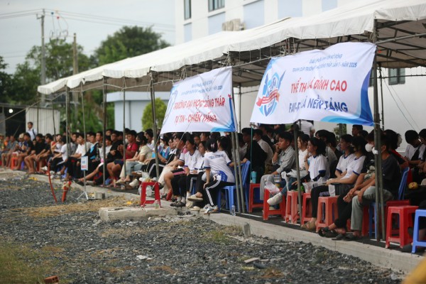 Huỳnh Quốc Cường, Phan Thanh Bình truyền cảm hứng cho giải sinh viên Trường ĐH Đồng Tháp Huỳnh Quốc Cường, Phan Thanh Bình truyền cảm hứng cho giải sinh viên Trường ĐH Đồng Tháp