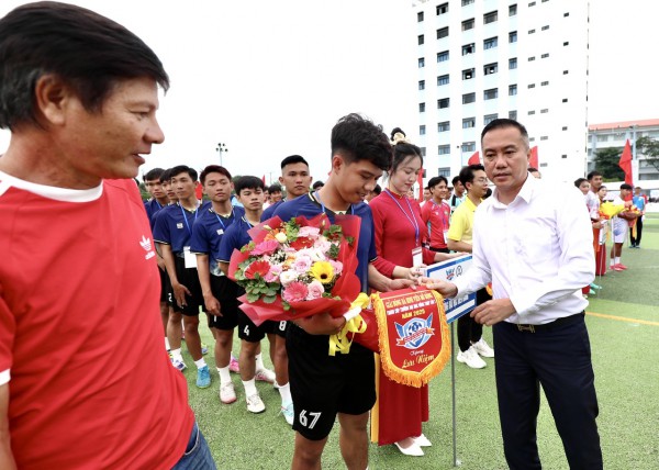 Huỳnh Quốc Cường, Phan Thanh Bình truyền cảm hứng cho giải sinh viên Trường ĐH Đồng Tháp Huỳnh Quốc Cường, Phan Thanh Bình truyền cảm hứng cho giải sinh viên Trường ĐH Đồng Tháp