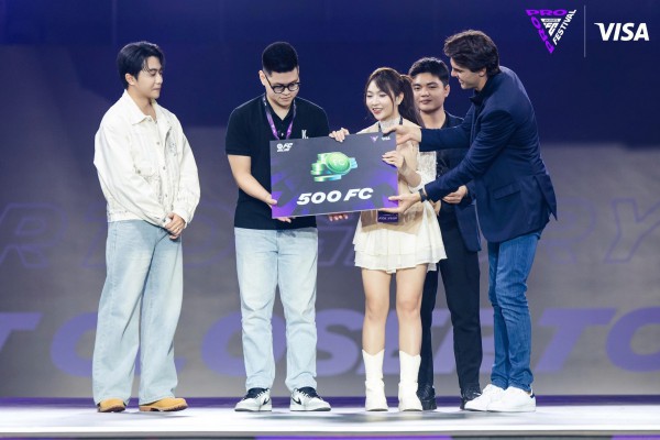 Kaka và Figo vinh danh nhà vô địch FC Pro Festival 2025 Kaka và Figo vinh danh nhà vô địch FC Pro Festival 2025