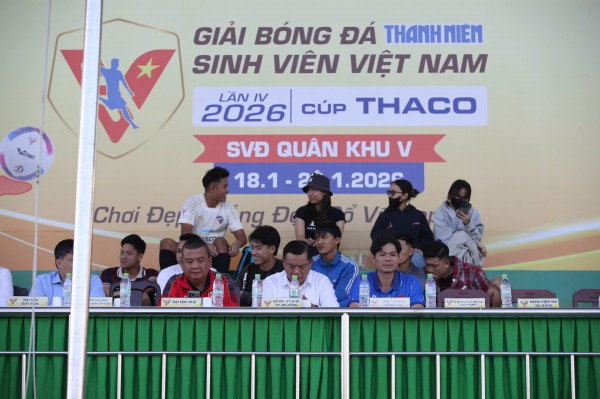 Khai mạc khu vực Duyên hải miền Trung: Lan tỏa không chỉ tình yêu bóng đá... Khai mạc khu vực Duyên hải miền Trung: Lan tỏa không chỉ tình yêu bóng đá...