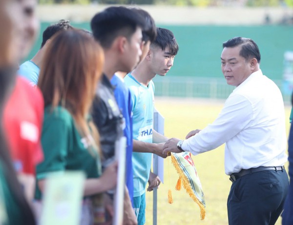 Khai mạc khu vực Duyên hải miền Trung: Lan tỏa không chỉ tình yêu bóng đá... Khai mạc khu vực Duyên hải miền Trung: Lan tỏa không chỉ tình yêu bóng đá...