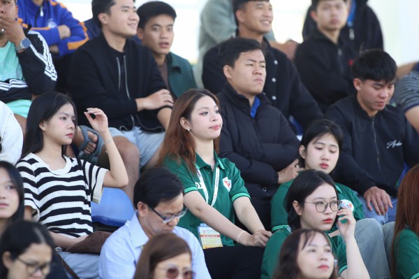 Khai mạc khu vực Duyên hải miền Trung: Lan tỏa không chỉ tình yêu bóng đá... Khai mạc khu vực Duyên hải miền Trung: Lan tỏa không chỉ tình yêu bóng đá...