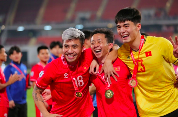 Khi ‘người lớn’ bị kỷ luật, HAGL phải vượt sóng gió nhờ bản lĩnh sao trẻ! Khi ‘người lớn’ bị kỷ luật, HAGL phải vượt sóng gió nhờ bản lĩnh sao trẻ!