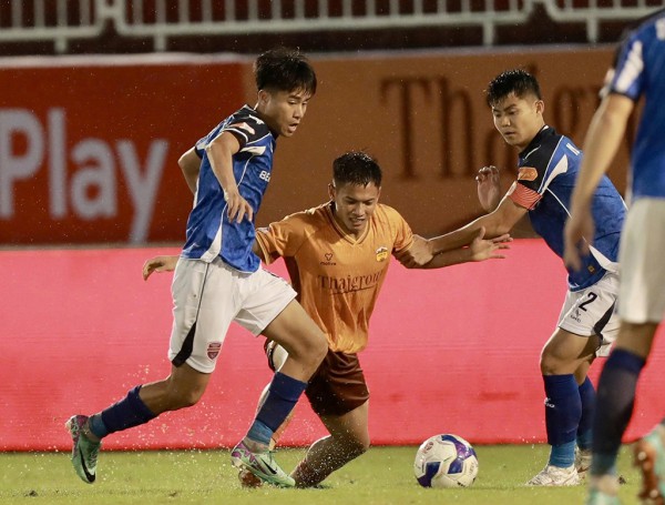 Khởi đầu vô vàn khó khăn của HAGL, V-League nóng từ vòng mở màn Khởi đầu vô vàn khó khăn của HAGL, V-League nóng từ vòng mở màn