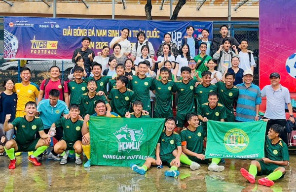 Kịch tính bóng đá sinh viên: 2 thẻ đỏ cùng 2 quả phạt đền, gay cấn đến giờ chót Kịch tính bóng đá sinh viên: 2 thẻ đỏ cùng 2 quả phạt đền, gay cấn đến giờ chót