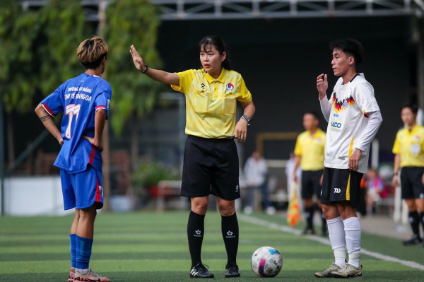 Kỷ lục 322 bàn thắng, 8 đội không lọt lưới, vào sân 2 giây đã ghi bàn Kỷ lục 322 bàn thắng, 8 đội không lọt lưới, vào sân 2 giây đã ghi bàn