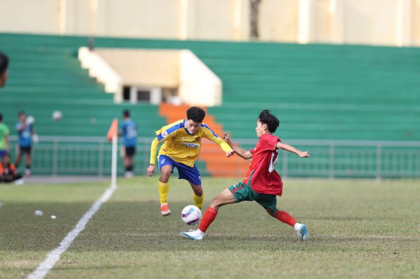 Lập công đầu cho ĐH Duy Tân, số 14 cảm ơn ban huấn luyện và người yêu Lập công đầu cho ĐH Duy Tân, số 14 cảm ơn ban huấn luyện và người yêu