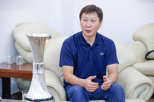 Lịch làm việc 'khủng khiếp' của HLV Kim Sang-sik: Nắm 2 đội tuyển, mục tiêu nào cũng cao như núi Lịch làm việc 'khủng khiếp' của HLV Kim Sang-sik: Nắm 2 đội tuyển, mục tiêu nào cũng cao như núi