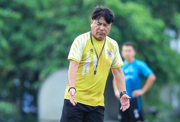 Lộ diện HLV đầu tiên có nguy cơ bị sa thải ở V-League Lộ diện HLV đầu tiên có nguy cơ bị sa thải ở V-League